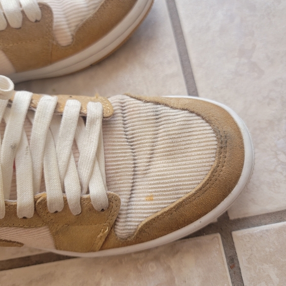 Nike Men's Beige and White Sneakers - Picture 3 of 4